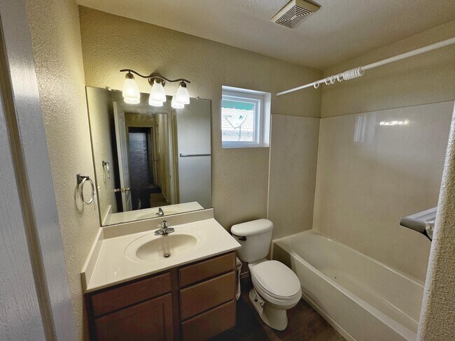 Building Photo - 7152 Elk Creek Rd NE