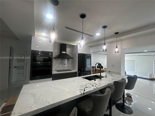 Building Photo - 464 Minola Dr