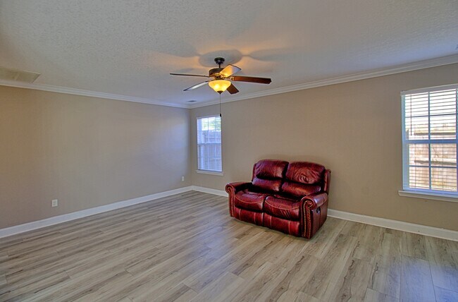Building Photo - 305 Largo Ct