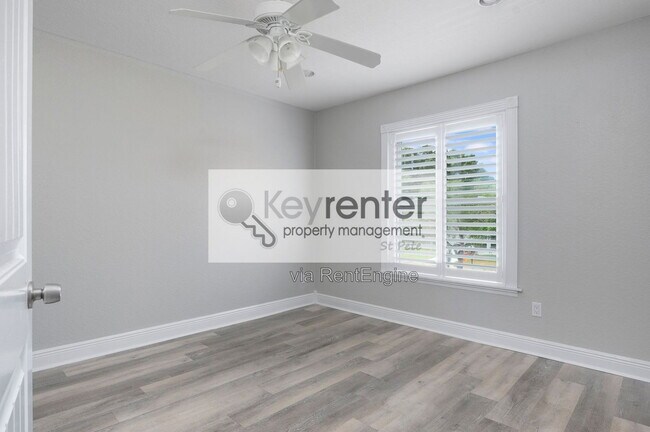 Building Photo - 3814 W El Prado Blvd