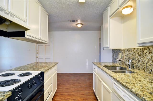 Building Photo - 6815 W Cleburne Rd
