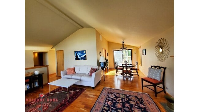 Building Photo - HUGE 5-BEDROOM home with separate BONUS ROOM for rent!!  Large fenced yard!!!