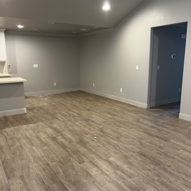 Building Photo - 9650 Elite St