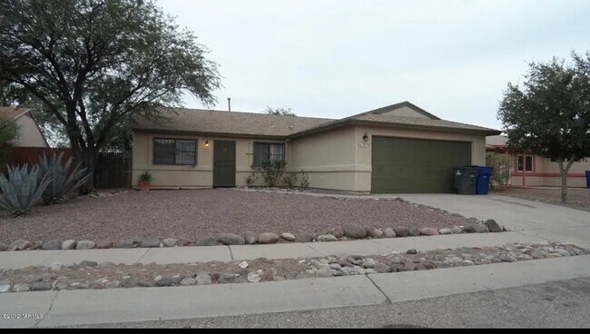 Primary Photo - 1717 W Ransom Oaks Dr