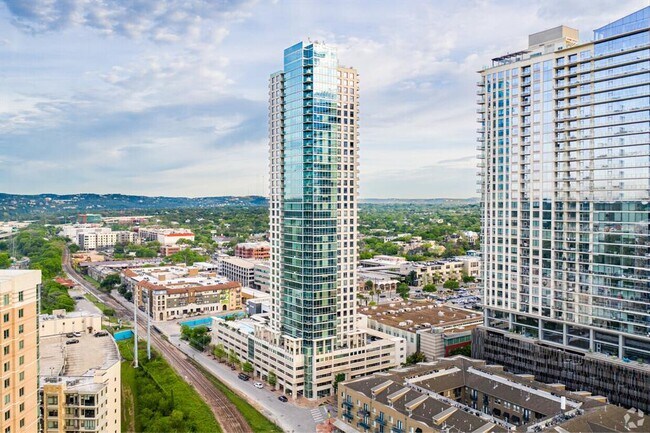 Building Photo - 300 Bowie St