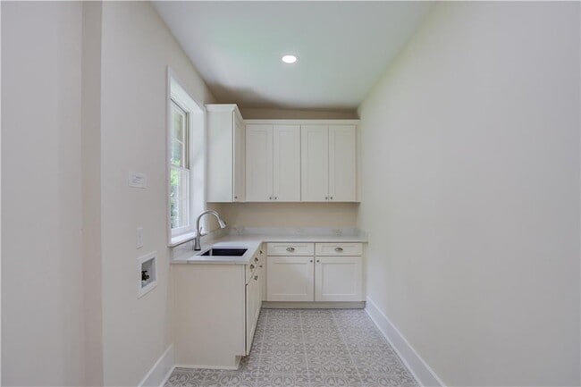 Building Photo - 770 Crest Valley Dr NW