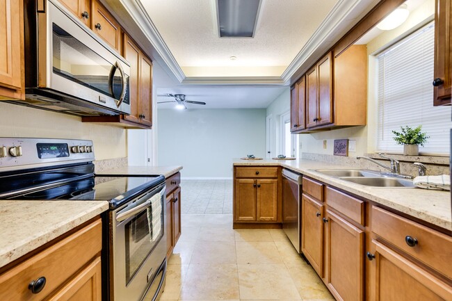Building Photo - Charming 3BR/2BA Single-Family Home in Por...