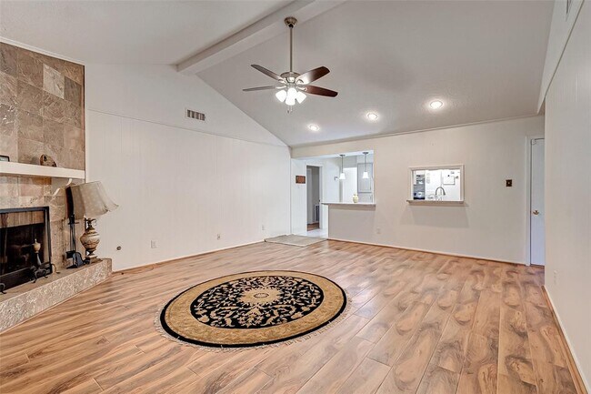 Building Photo - 11707 N Willow Cir