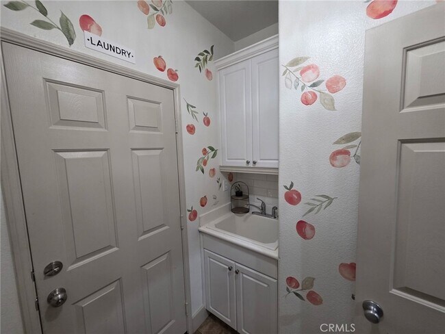 Building Photo - 15895 Green Acres Ct