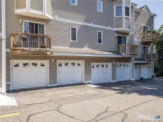 Building Photo - 63 Glenrock