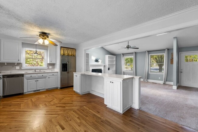 Building Photo - Gorgeous 3 Bedroom Ranch in North Raleigh, updated, pet friendly, fenced-in yard!