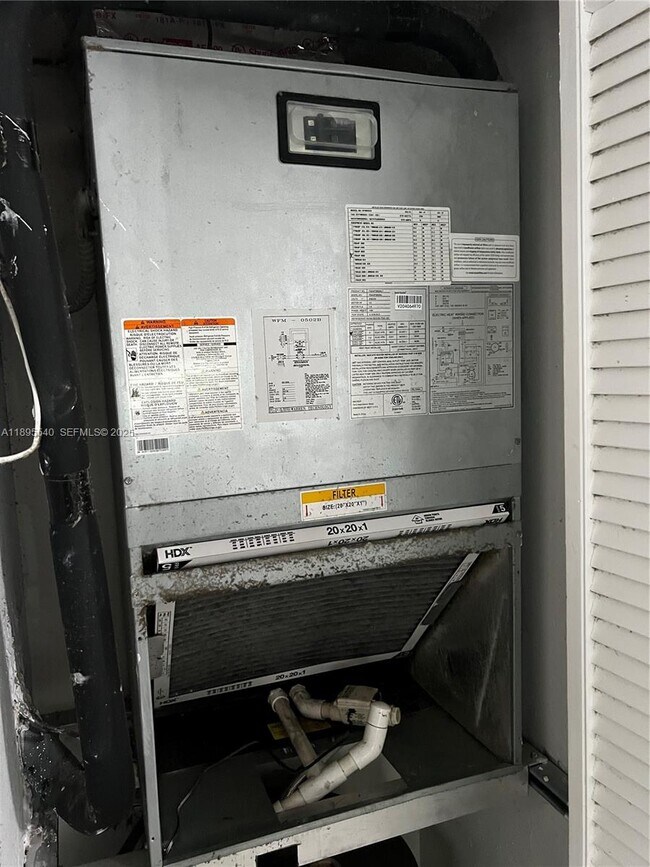 Building Photo - 16909 N Bay Rd