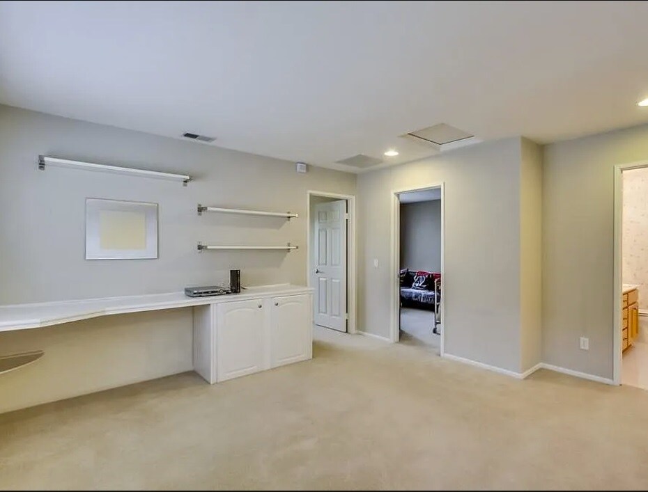 Building Photo - 11779 Westview Pky