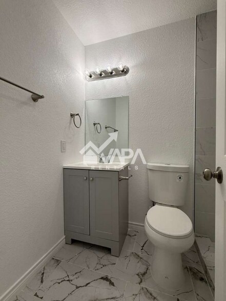 Building Photo - 7814 Hollow Oak