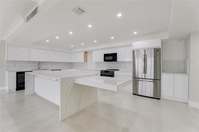 Building Photo - 1 Grove Isle Dr