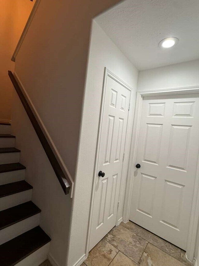 Building Photo - 1011 Backland Ct