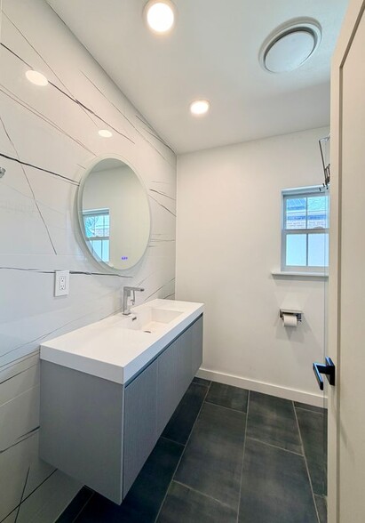 Building Photo - 557 S University Blvd