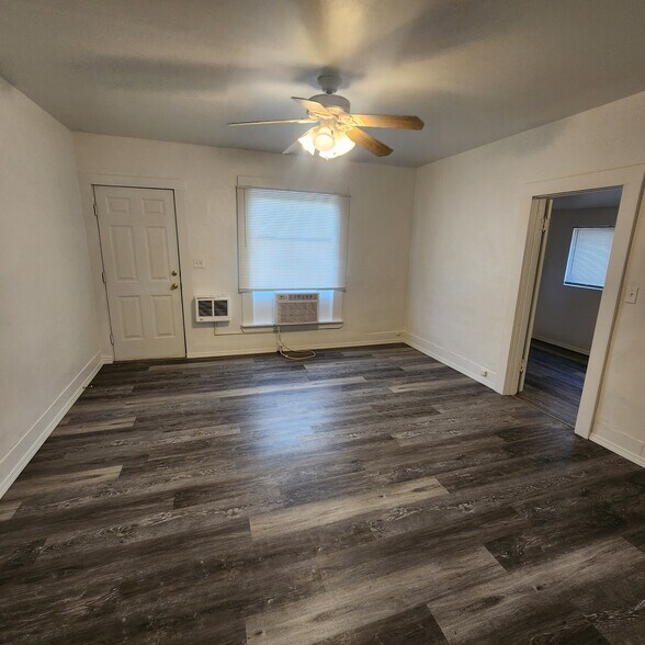 Building Photo - 407 Adams Ln