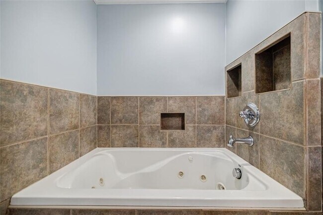 Building Photo - 183 Locust St NE