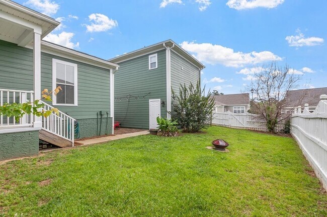 Building Photo - 3034 Cummings Ave