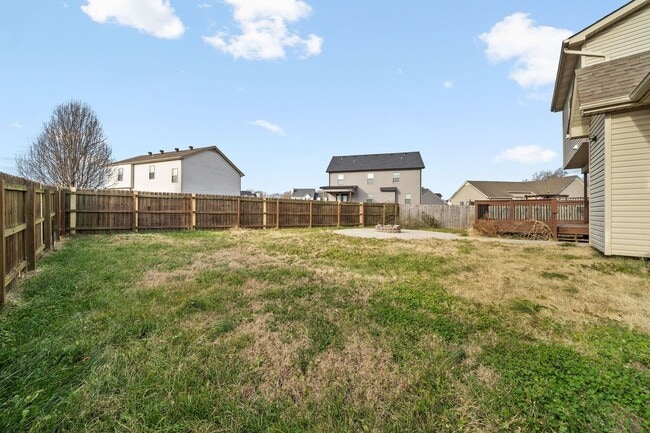 Building Photo - Pet Friendly Three Bedroom with Bonus!