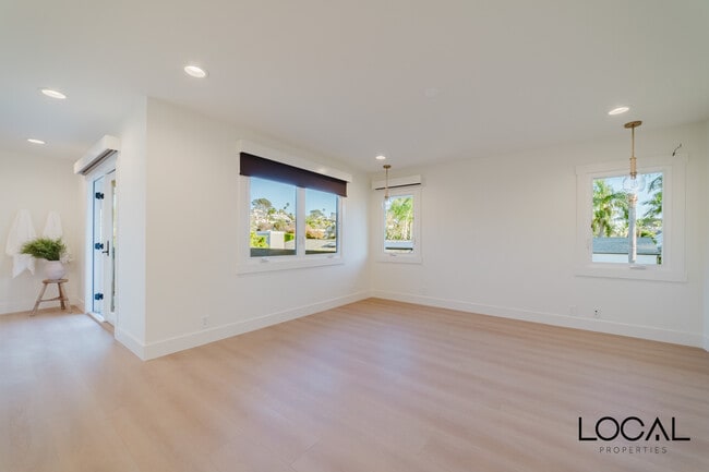 Building Photo - 801 N Rios Ave