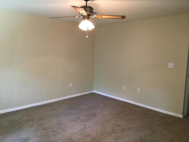 Building Photo - 917 Flythe Dr