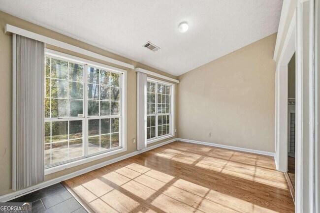 Building Photo - 3070 Bugle Dr