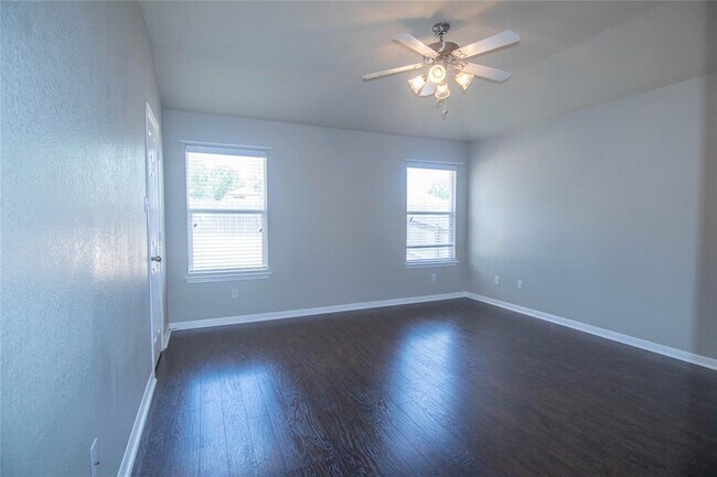 Building Photo - 504 Comal Run