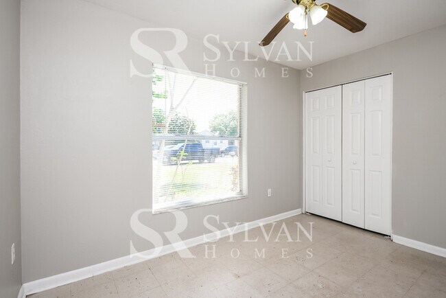 Building Photo - The living is easy in this 3 bedroom, 1 ba...