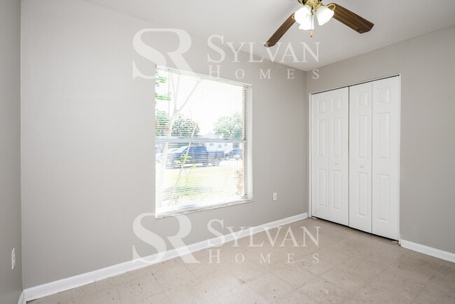 Building Photo - The living is easy in this 3 bedroom, 1 bathroom home