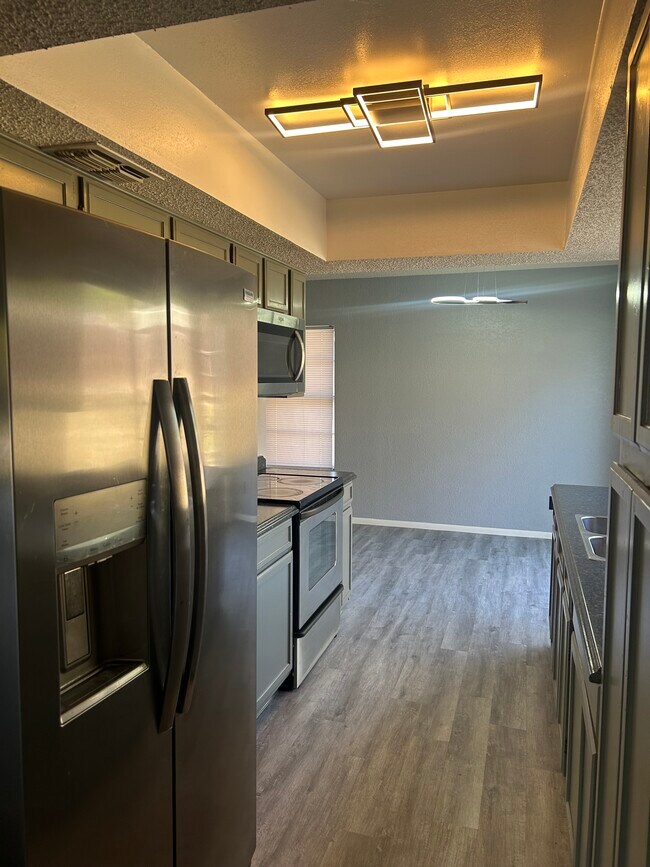 Building Photo - 1315 White Rock Dr