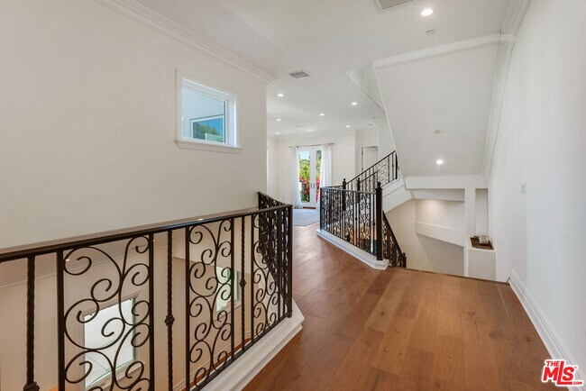 Building Photo - 363 S Saltair Ave