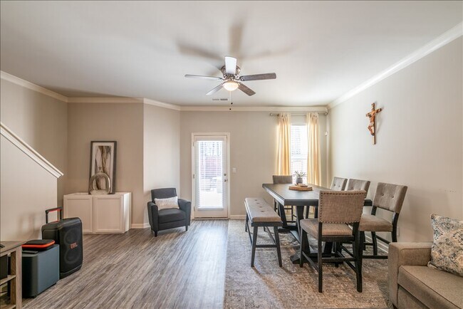 Building Photo - 2514 Piering Dr