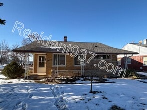 Building Photo - 2 Bed 1 bath with 500 SQ FT DETACHED GARAGE/WORKSHOP