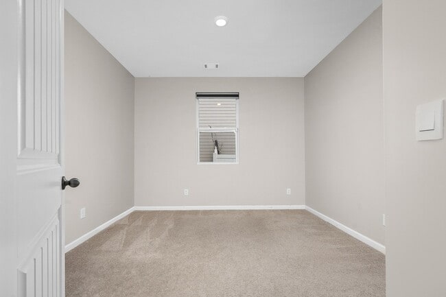 Building Photo - 131 Saddle Horse Ln