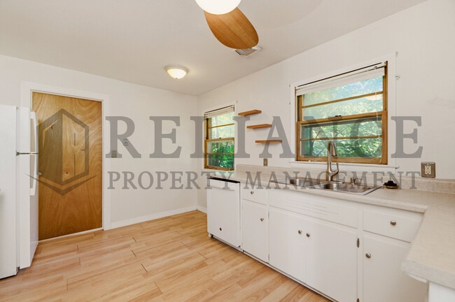 Building Photo - 6216 E Orme St
