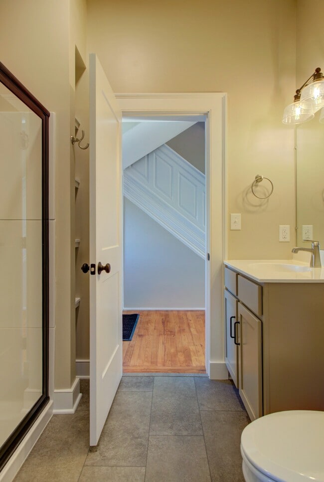 Building Photo - 796 Long Ln