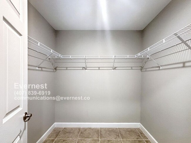 Building Photo - 735 Gelaso St SW