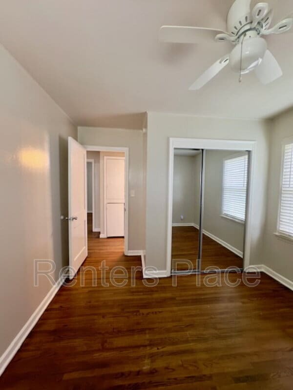 Building Photo - 208 E 45th Pl