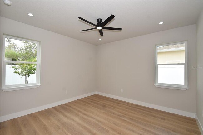 Building Photo - 18 Wood Amber Ln