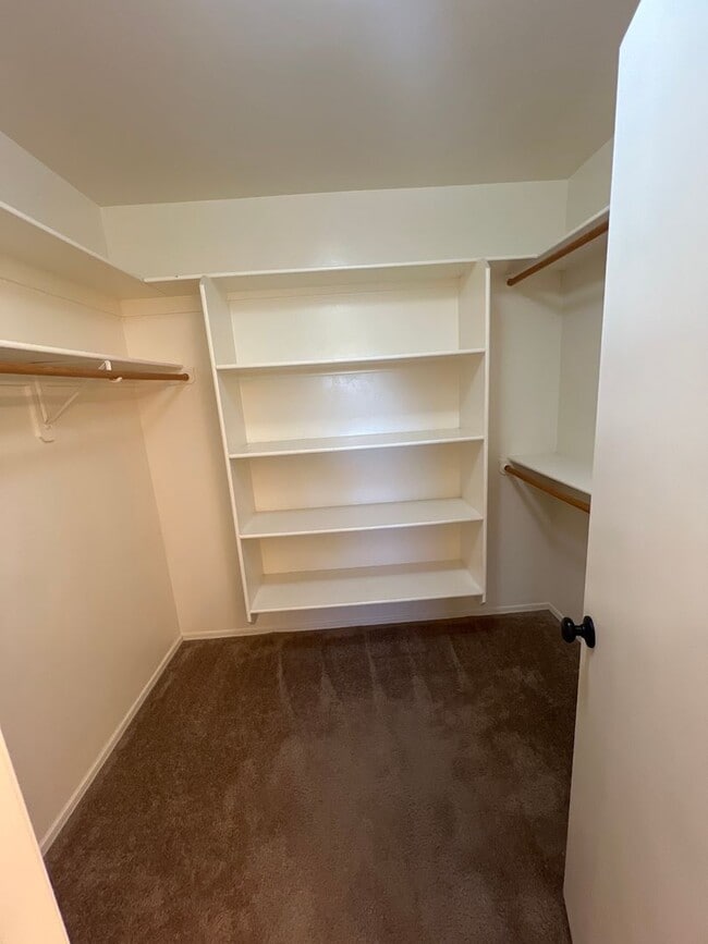 Building Photo - $500 off move in costs with move in by 5/1...