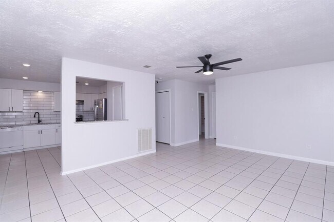 Building Photo - 12607 Veterans Memorial Dr
