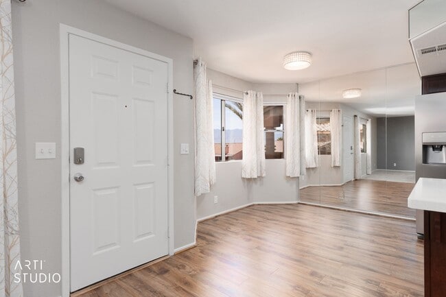 Building Photo - 2BR/2BA Condo in Rock Springs II - Small Pets Welcome