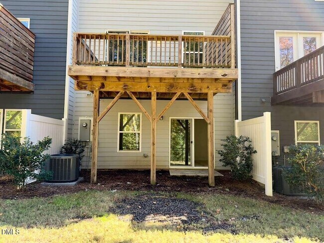 Building Photo - 1802 Stroup St