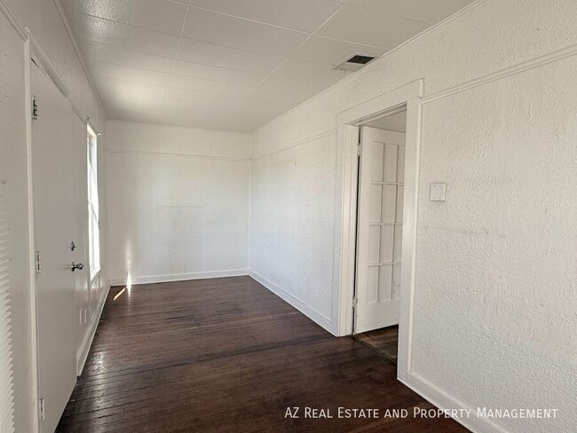 Building Photo - 3809 N 9th Pl