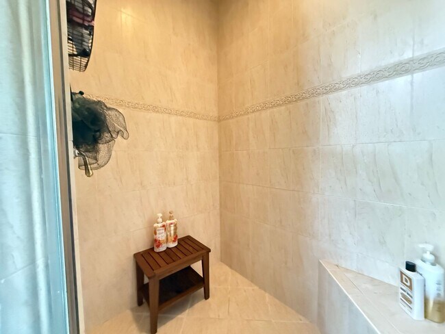 Building Photo - Two-story Upscale Townhouse located at Bel...