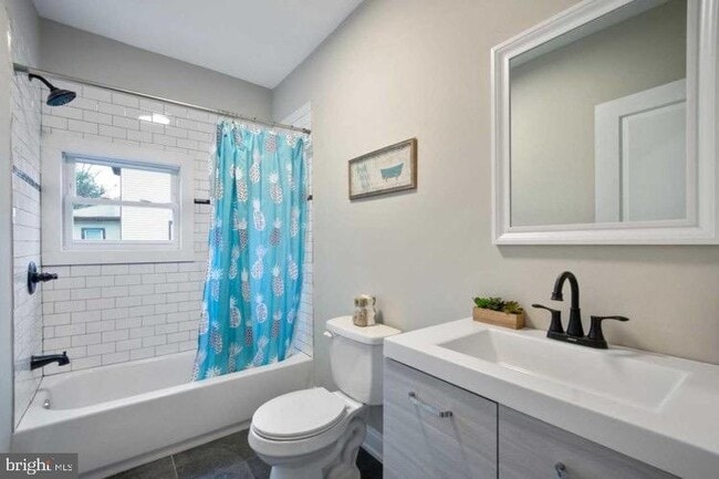 Building Photo - 14 Sewell St