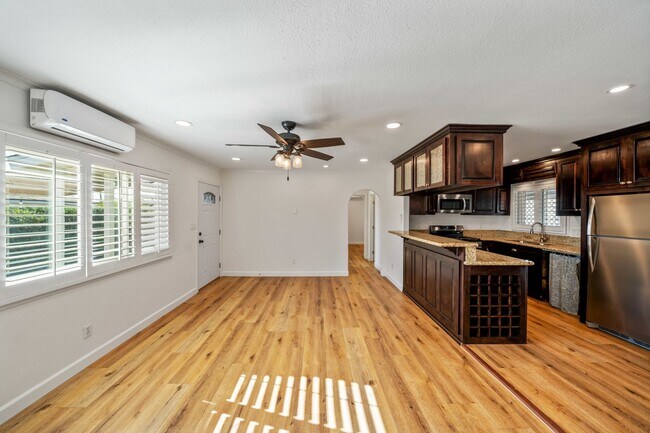 Building Photo - Imperial Beach House Stunning  2 bed /1 bath Duplex w Garage, Yard, + A/C