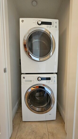 Building Photo - 230 E 300 S